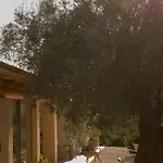 Iuta Farm * Ното